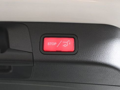 Certified 2025 Mercedes-Benz GLB 250 4MATIC image 35