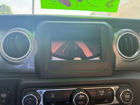 Certified 2020 Jeep Wrangler Unlimited Sahara AWD/4WD image 18