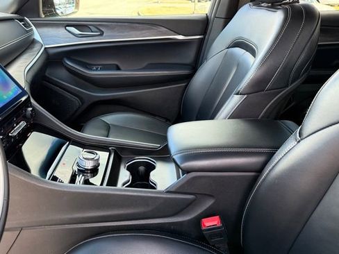 Used 2024 Jeep Grand Cherokee Limited image 22