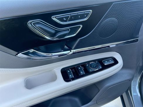 Used 2023 Lincoln Corsair Standard image 11