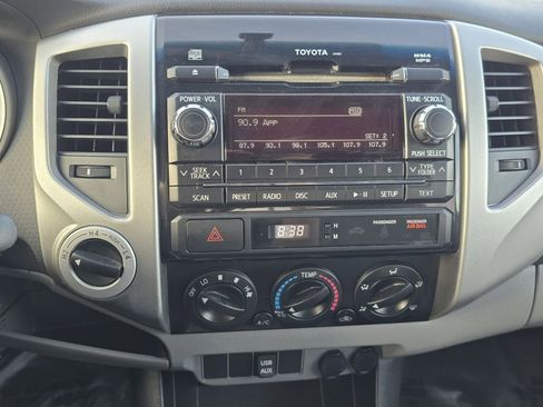 Used 2012 Toyota Tacoma 4x4 Double Cab w/ SR5 Pkg image 4