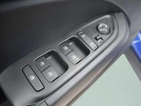 Certified 2025 Hyundai Venue SEL FWD image 21
