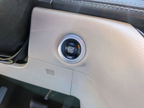 Used 2022 Chrysler Pacifica Touring-L w/ Uconnect Theater Family Group FWD image 64