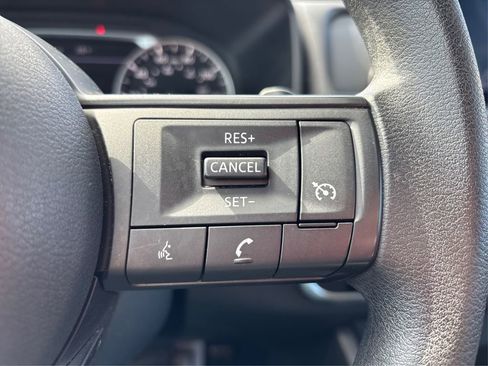 Used 2023 Nissan Rogue S AWD/4WD image 28