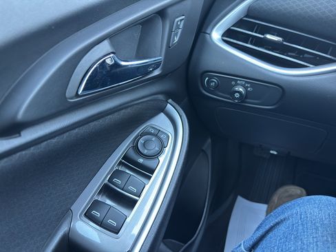 Used 2018 Chevrolet Malibu LS FWD image 25