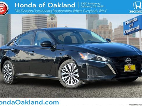 Used 2023 Nissan Altima 2.5 SV image 1