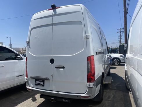 Used 2021 Mercedes-Benz Sprinter 2500 w/ Premium Plus Package image 8