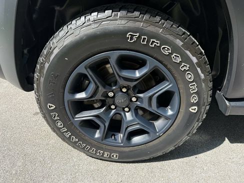 Used 2020 Jeep Cherokee Trailhawk AWD/4WD image 12