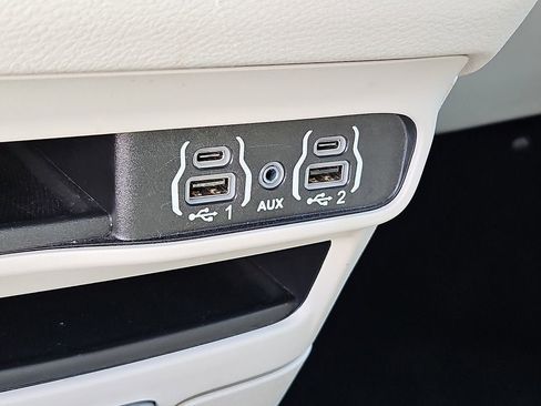 Used 2024 Chrysler Pacifica Touring-L FWD image 25