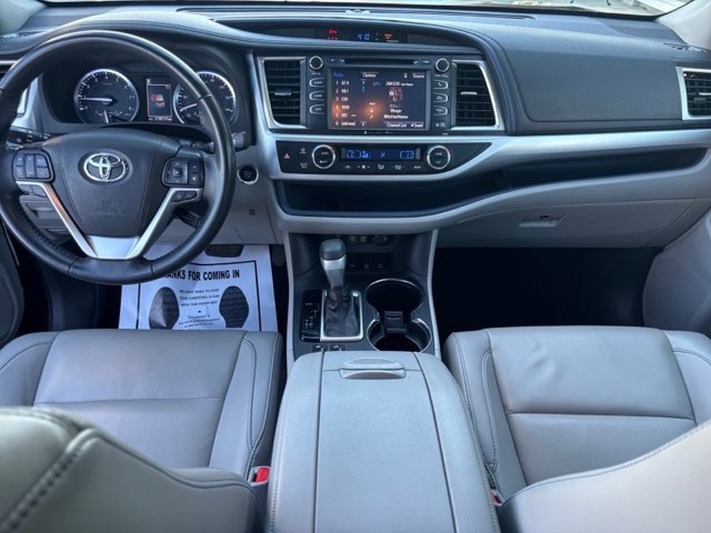 Used 2019 Toyota Highlander XLE AWD/4WD image 12