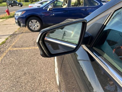 Used 2021 Chevrolet Equinox LT AWD/4WD image 34