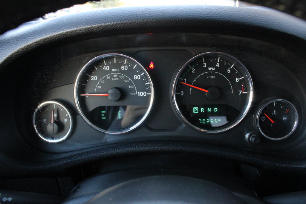 Used 2017 Jeep Wrangler Unlimited Sahara w/ Connectivity Group AWD/4WD image 7