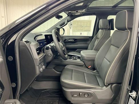 New 2026 Chevrolet Suburban Premier AWD/4WD image 21