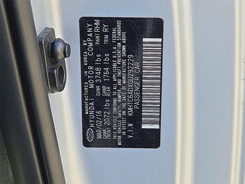 Used 2016 Hyundai Veloster Base w/ Option Group 02 image 27