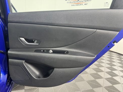 Used 2025 Hyundai Elantra SE FWD image 27