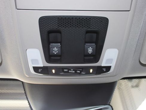 Used 2025 Honda Pilot Touring image 24