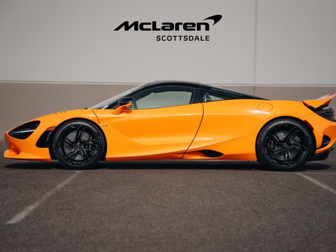 Used 2024 McLaren 750S RWD image 5