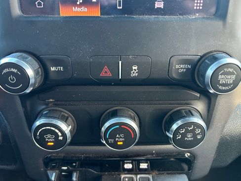 Used 2022 RAM 2500 Big Horn AWD/4WD image 29