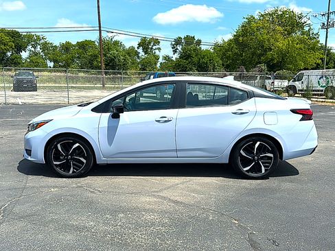 Used 2025 Nissan Versa SR FWD image 5