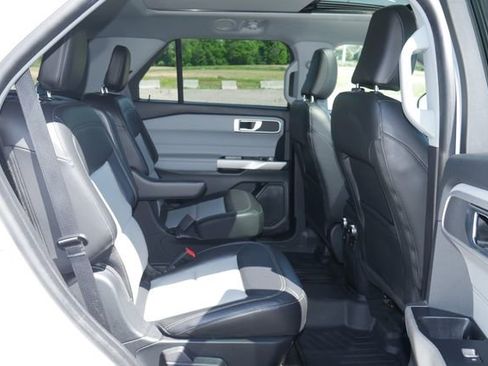 Used 2022 Ford Explorer XLT w/ Equipment Group 202A AWD/4WD image 27