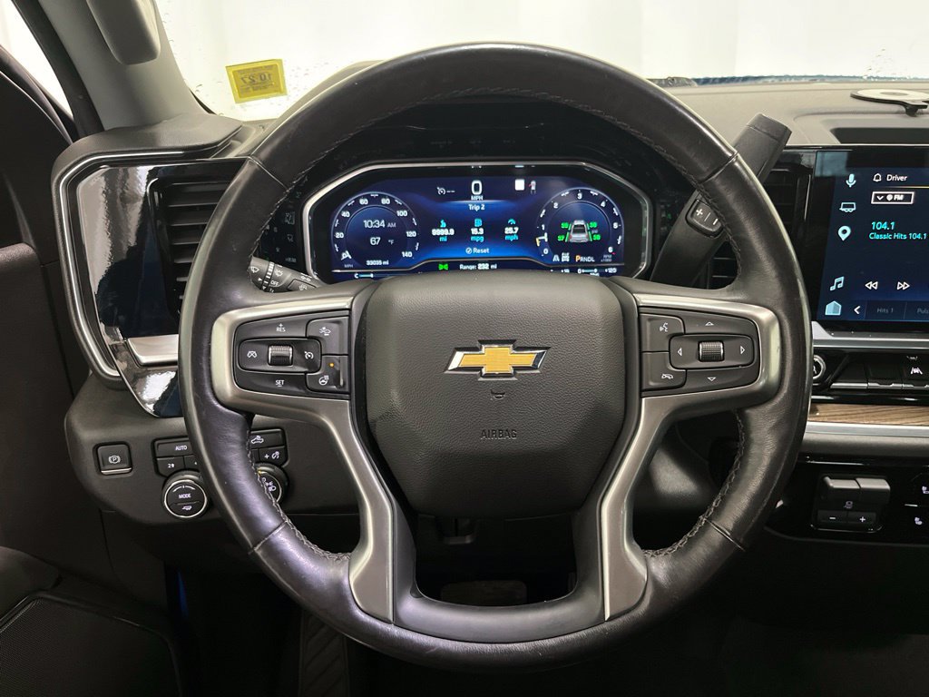 Used 2022 Chevrolet Silverado 1500 LT AWD/4WD image 5