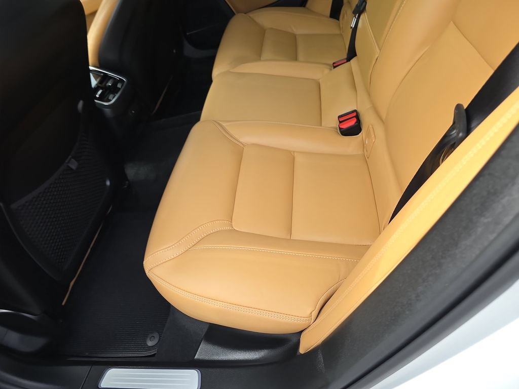 Certified 2025 Volvo V90 B6 Cross Country Ultra AWD/4WD image 18