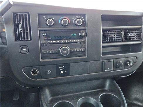 Used 2015 Chevrolet Express 2500 RWD image 15