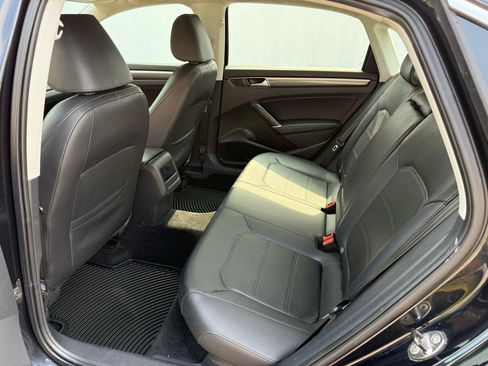 Used 2017 Volkswagen Passat 1.8T R-Line FWD image 18