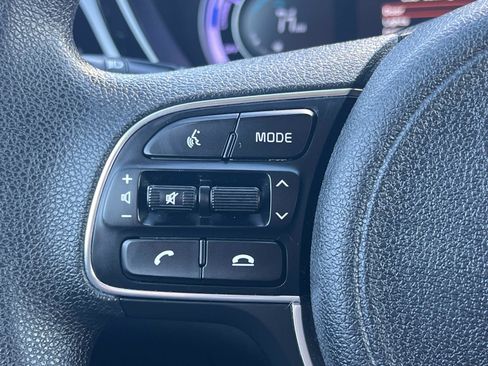 Used 2022 Kia Niro LX image 10