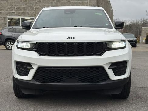 Used 2023 Jeep Grand Cherokee Altitude image 7