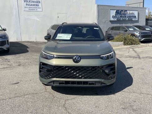 New 2026 Volkswagen Tiguan SE R-Line FWD image 2