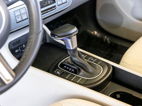 Used 2024 Hyundai Kona SEL image 18