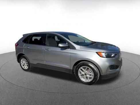 Used 2024 Ford Edge SEL image 2