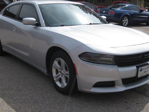 Used 2020 Dodge Charger SXT image 4