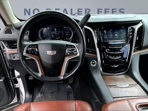 Used 2020 Cadillac Escalade Luxury RWD image 8