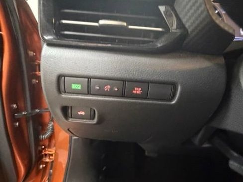 Used 2025 Nissan Sentra SR w/ SR Premium Package FWD image 23