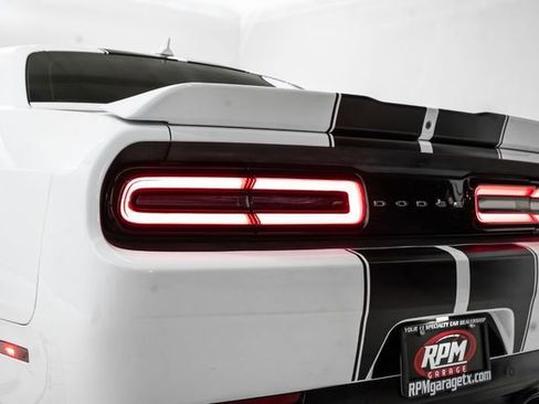 Used 2016 Dodge Challenger SRT w/ Technology Group image 11