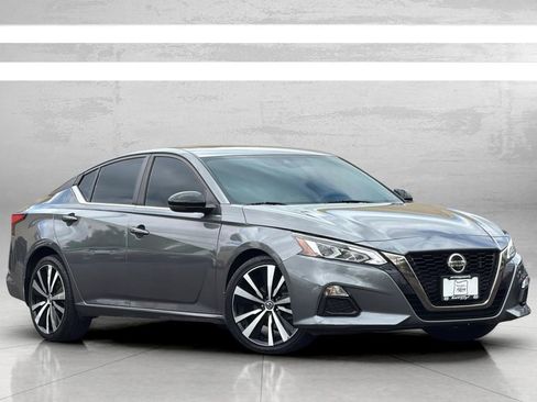 Used 2020 Nissan Altima 2.5 SR w/ Premium Package AWD/4WD image 2