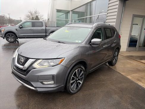 Used 2017 Nissan Rogue SL w/ SL Premium Package image 2