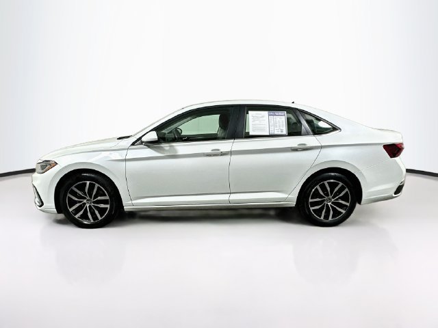 Used 2025 Volkswagen Jetta SE w/ Sunroof Package FWD image 5