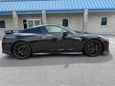 Used 2018 Nissan GT-R Premium w/ Premium Interior Package AWD/4WD image 6