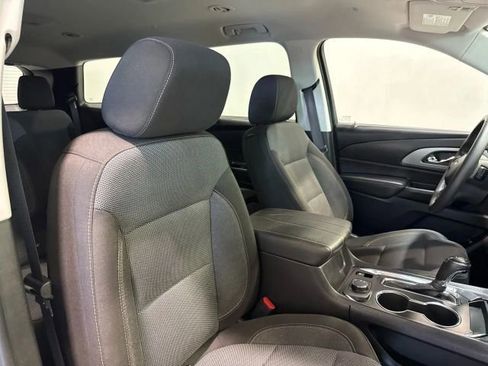 Used 2020 Chevrolet Traverse LT image 28