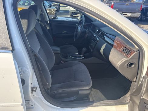 Used 2015 Chevrolet Impala LT w/ LT Sunroof Package image 9