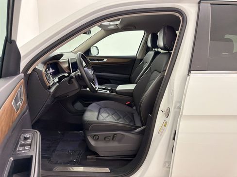 Used 2025 Volkswagen Atlas SE AWD/4WD image 5
