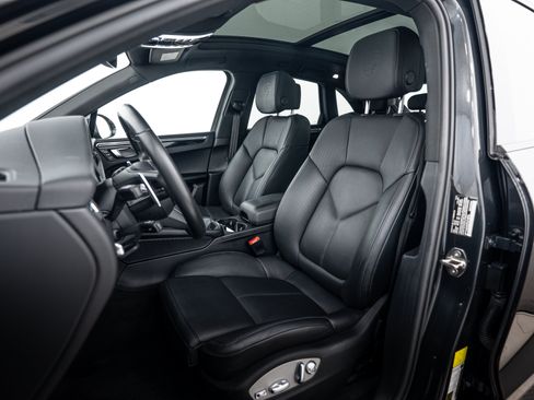 Certified 2023 Porsche Macan AWD/4WD image 5