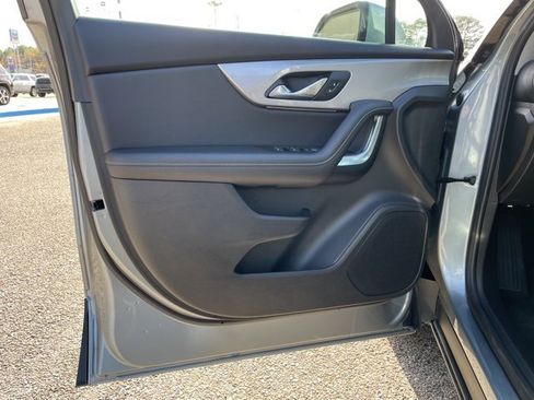 Used 2025 Chevrolet Blazer LT image 13