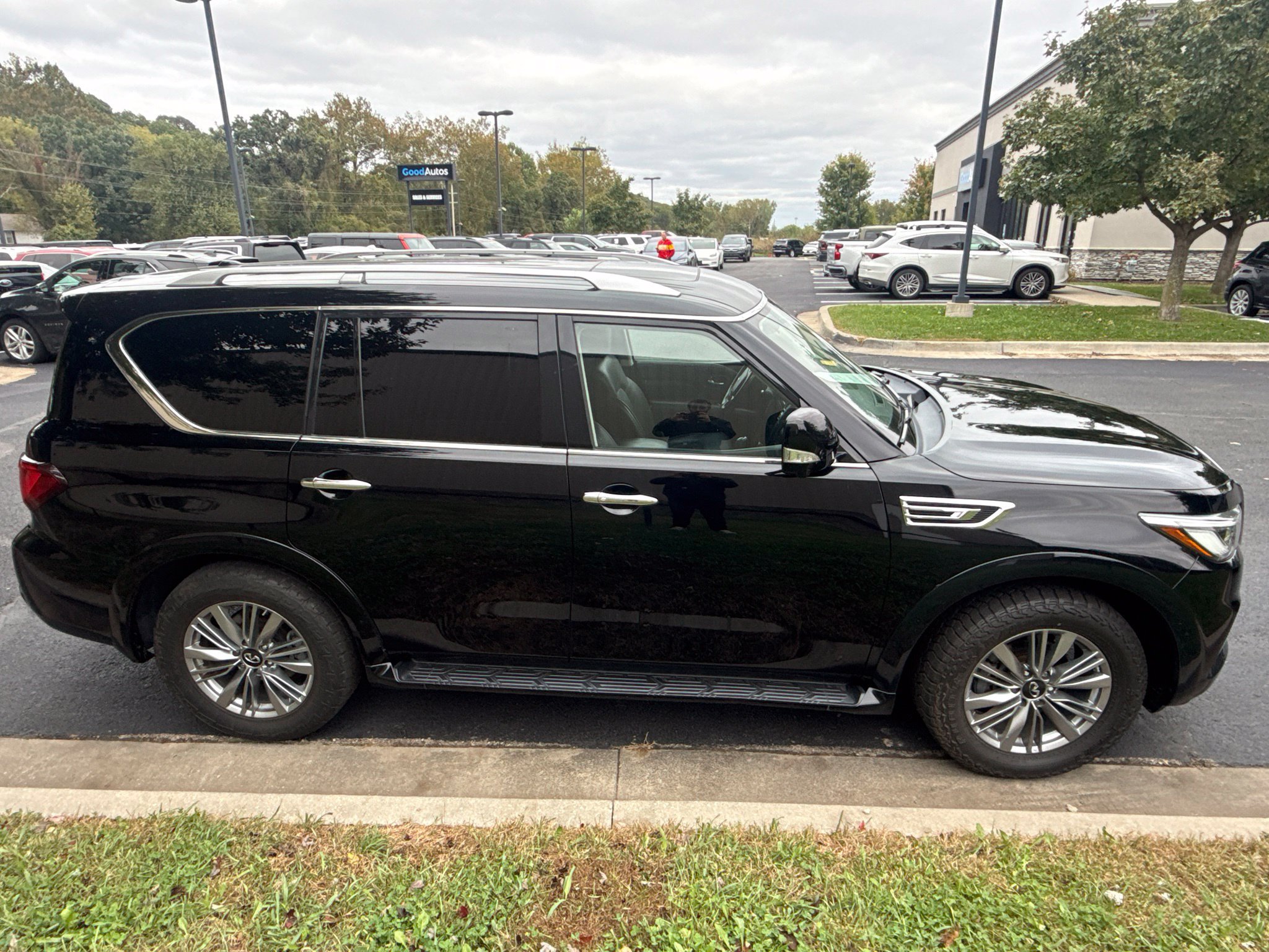 Used 2021 INFINITI QX80 Luxe AWD/4WD image 4
