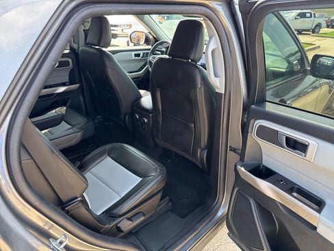 Used 2022 Ford Explorer XLT w/ Equipment Group 202A image 13