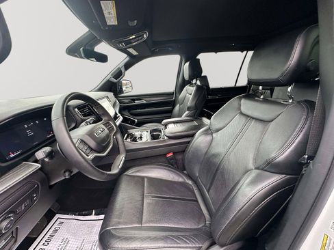 Used 2023 Jeep Wagoneer L Series III w/ Premium Group I image 26