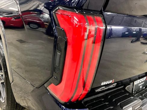 Used 2025 Toyota Tundra Limited image 29